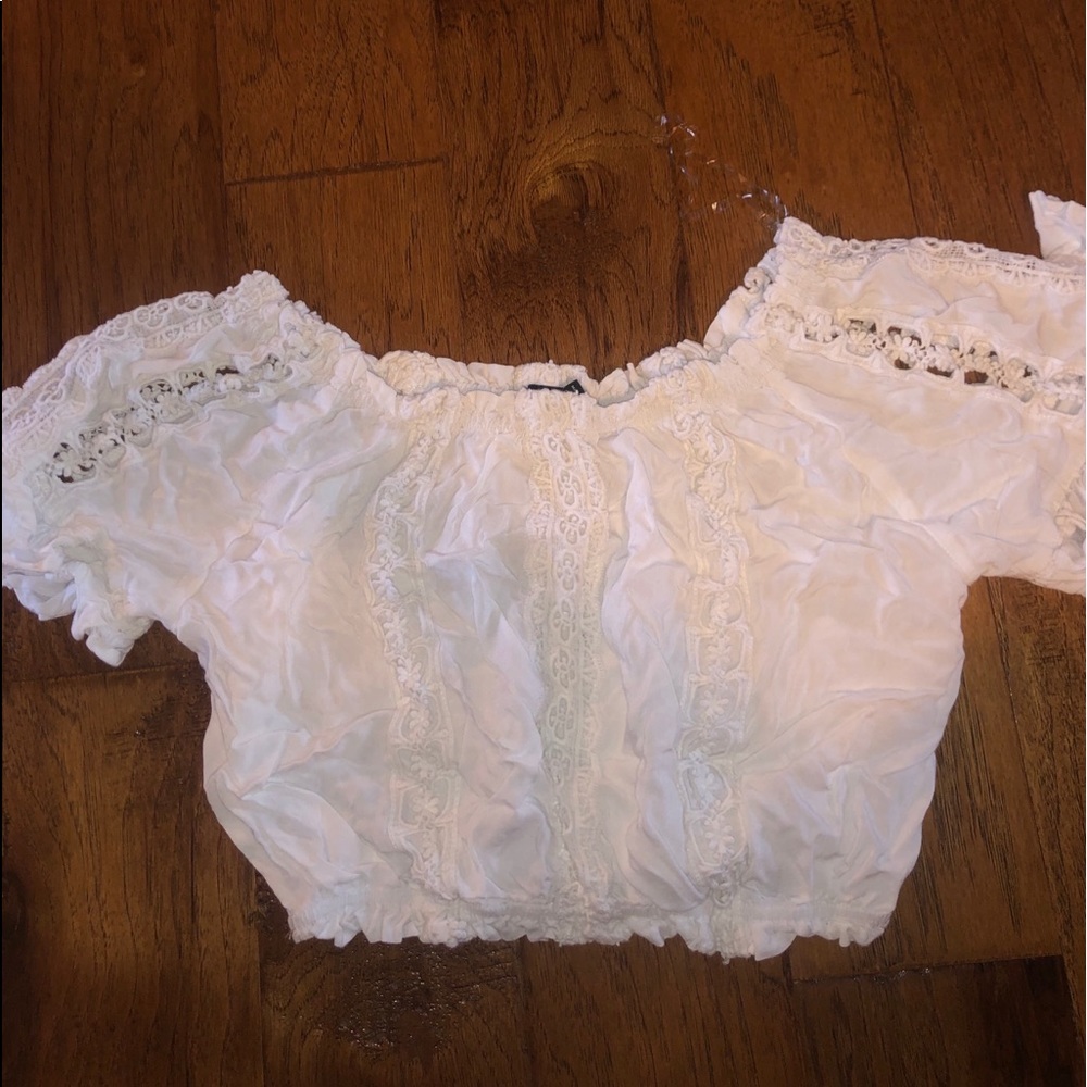 Cropped & off-shoulder festival vibe top